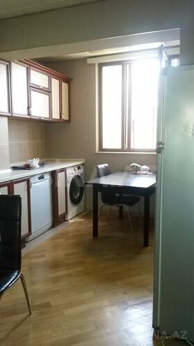 3 otaqlı köhnə tikili - 8-ci mikrorayon q. - 90 m² (2)