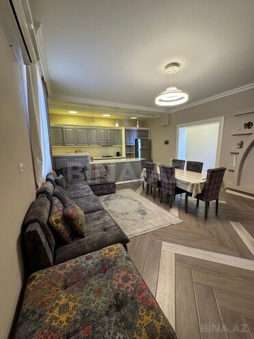 6 otaqlı həyət evi/bağ evi - Novxanı q. - 250 m² (5)