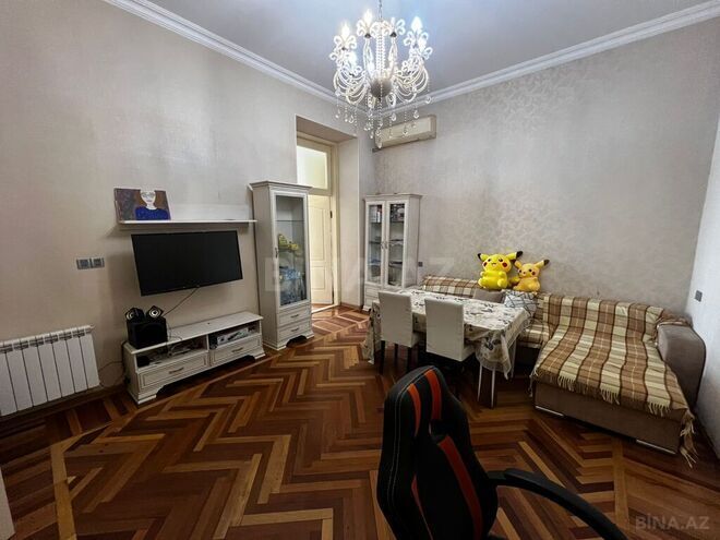 2 otaqlı köhnə tikili - 28 May m. - 70 m² (1)