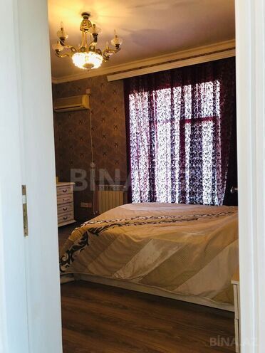 6 otaqlı həyət evi/bağ evi - Novxanı q. - 400 m² (8)