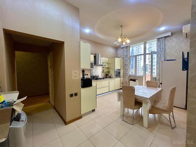 3-комн. новостройка - м. 28 мая - 225 м² (21)