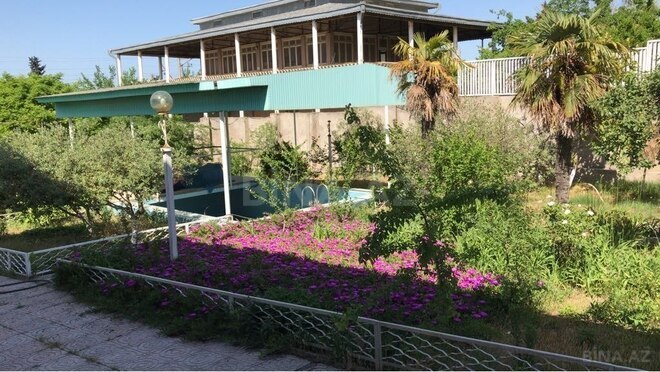 6 otaqlı həyət evi/bağ evi - Novxanı q. - 400 m² (1)