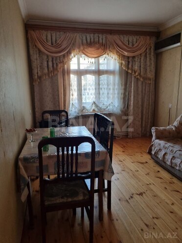 3 otaqlı köhnə tikili - İnşaatçılar m. - 100 m² (1)
