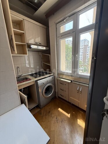 2 otaqlı köhnə tikili - İnşaatçılar m. - 40 m² (9)