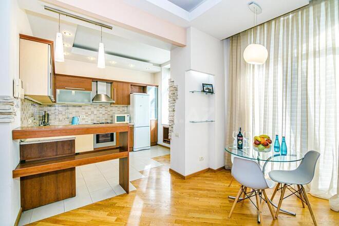 İcarəyə verilir 2 otaqlı köhnə tikili 120 m², İçəri Şəhər m., photo 9 from 32