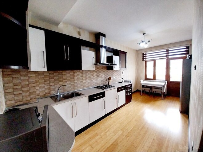3-комн. новостройка - м. 28 мая - 140 м² (3)