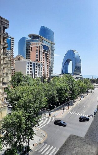 3-комн. вторичка - м. 28 мая - 110 м² (2)