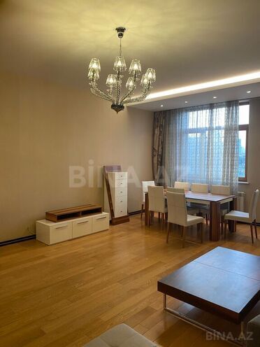 3 otaqlı yeni tikili - 8 Noyabr m. - 158 m² (1)