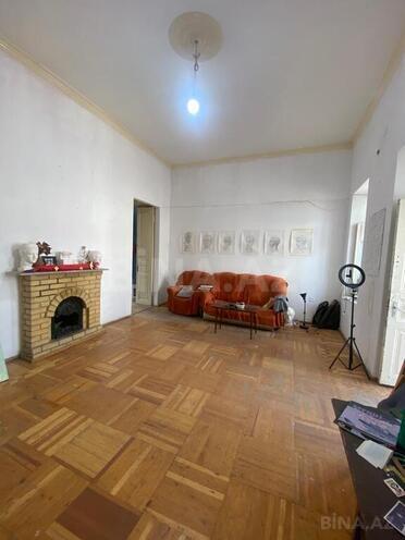 4 otaqlı köhnə tikili - 28 May m. - 140 m² (1)