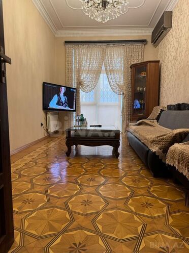 2 otaqlı köhnə tikili - 28 May m. - 68 m² (1)