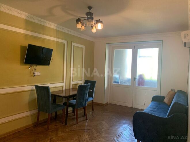 3 otaqlı köhnə tikili - İnşaatçılar m. - 65 m² (1)