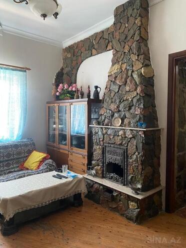 4 otaqlı həyət evi/bağ evi - Novxanı q. - 200 m² (1)