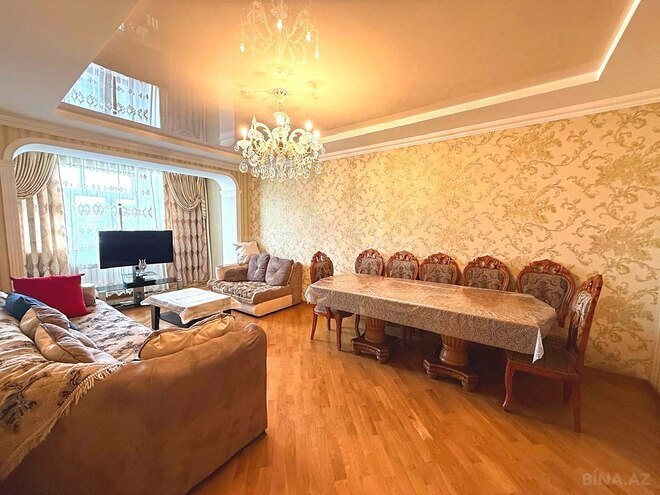 Продаётся 4-комн. вторичка 100 м², м. Кара Караев, photo 1 from 25