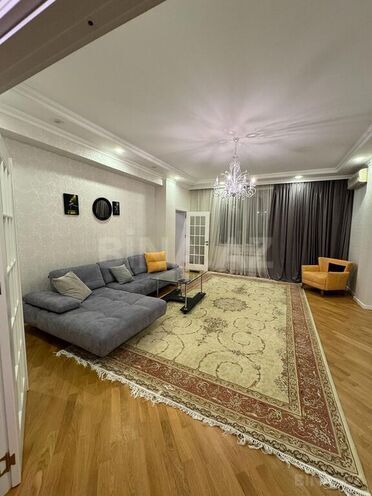 Сдаётся 3-комн. новостройка 105 м², м. Низами, photo 1 from 23