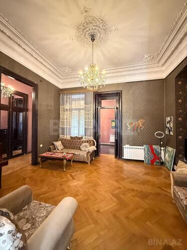Satılır 4 otaqlı köhnə tikili 140 m², Sahil m., photo 3 from 24