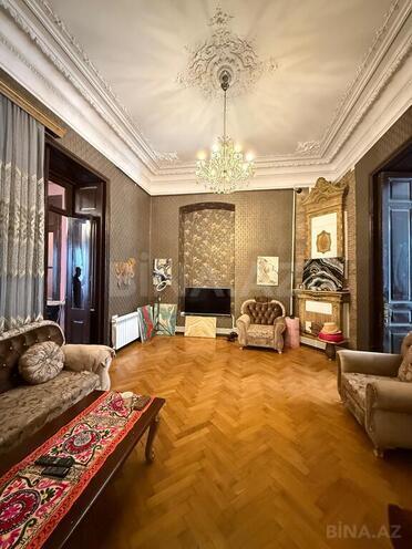 Satılır 4 otaqlı köhnə tikili 140 m², Sahil m., photo 1 from 24