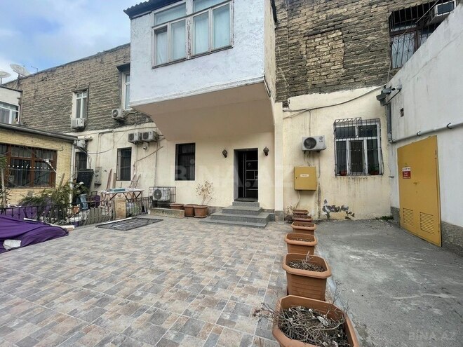 İcarəyə verilir 4 otaqlı köhnə tikili 200 m², Sahil m., photo 1 from 23
