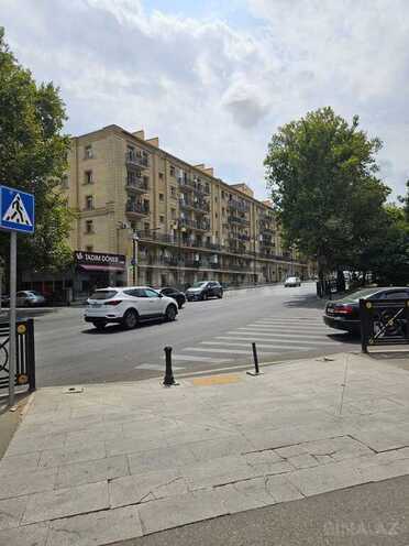 Продаётся 3-комн. вторичка 70 м², м. Элмляр Академиясы, photo 18 from 24