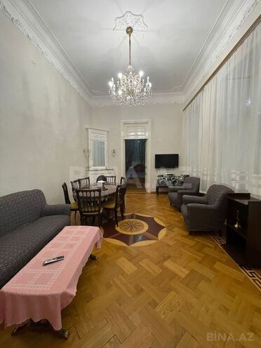 Продаётся 3-комн. вторичка 105 м², м. Низами, photo 1 from 17