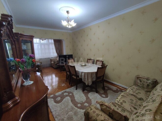 Продаётся 4-комн. вторичка 105 м², м. Нефтчиляр, photo 1 from 16