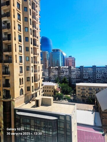 Satılır 5 otaqlı yeni tikili 265 m², 28 May m., photo 1 from 16