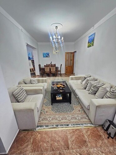Satılır 2 otaqlı köhnə tikili 65 m², Xalqlar Dostluğu m., photo 1 from 10
