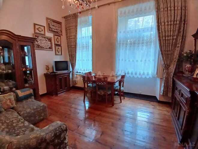 Satılır 2 otaqlı köhnə tikili 65 m², Sahil m., photo 1 from 11