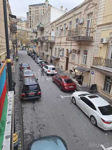 Satılır 4 otaqlı köhnə tikili 185 m², İçəri Şəhər m., photo 1 from 24