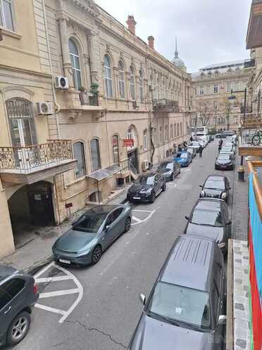 Satılır 4 otaqlı köhnə tikili 185 m², İçəri Şəhər m., photo 3 from 24