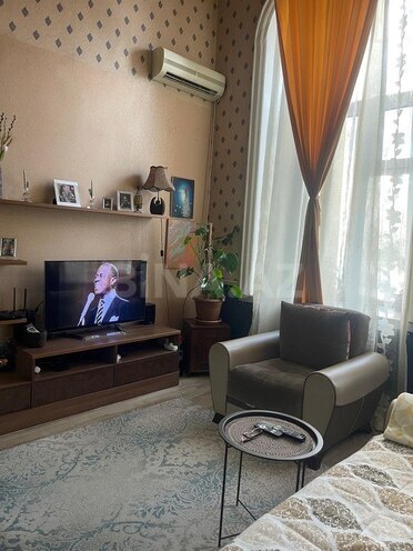 Satılır 3 otaqlı köhnə tikili 69 m², Sahil m., photo 4 from 28