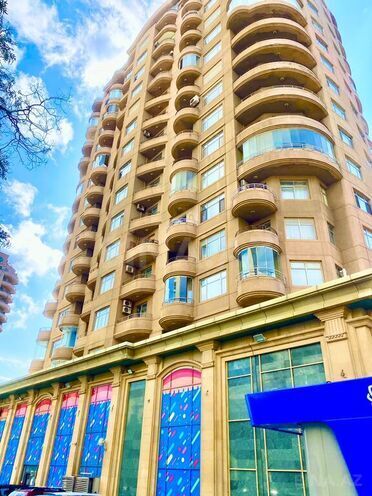 Сдаётся 3-комн. новостройка 145 м², м. Низами, photo 1 from 21