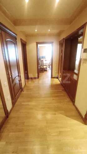 Satılır 7 otaqlı köhnə tikili 300 m², Səbail r., photo 16 from 32