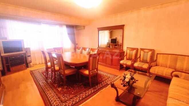 Satılır 7 otaqlı köhnə tikili 300 m², Səbail r., photo 19 from 32