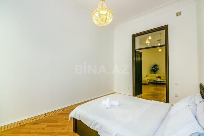 Satılır 4 otaqlı köhnə tikili 130 m², Sahil m., photo 9 from 16