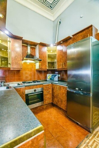 Satılır 4 otaqlı köhnə tikili 130 m², Sahil m., photo 8 from 16