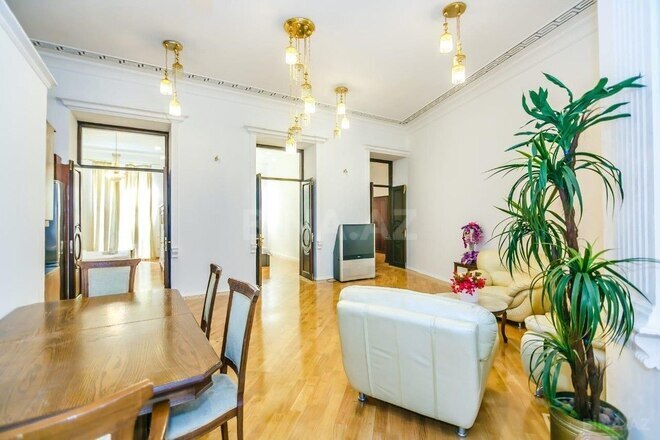 Satılır 4 otaqlı köhnə tikili 130 m², Sahil m., photo 14 from 16