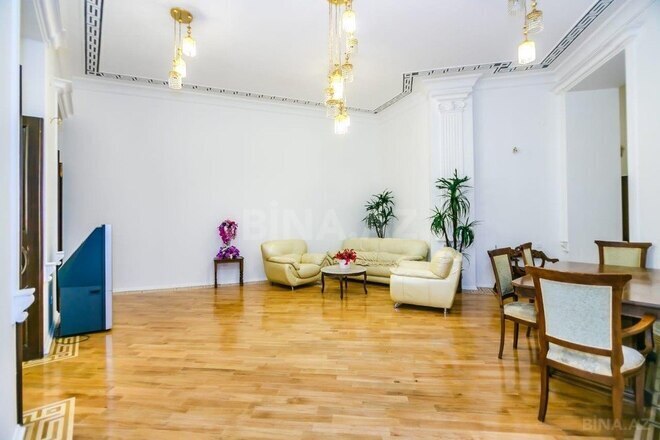 Satılır 4 otaqlı köhnə tikili 130 m², Sahil m., photo 7 from 16