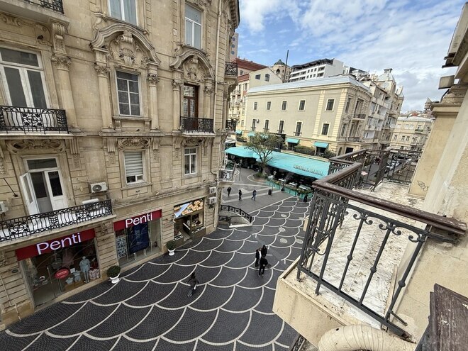 Satılır 4 otaqlı köhnə tikili 130 m², Sahil m., photo 1 from 16