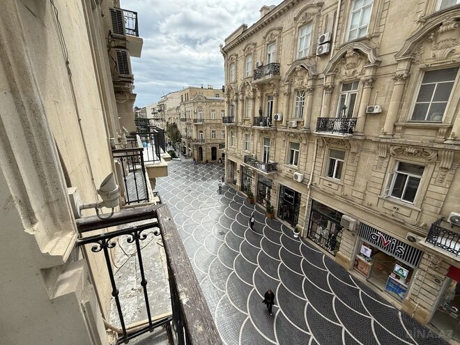 Satılır 4 otaqlı köhnə tikili 130 m², Sahil m., photo 3 from 16