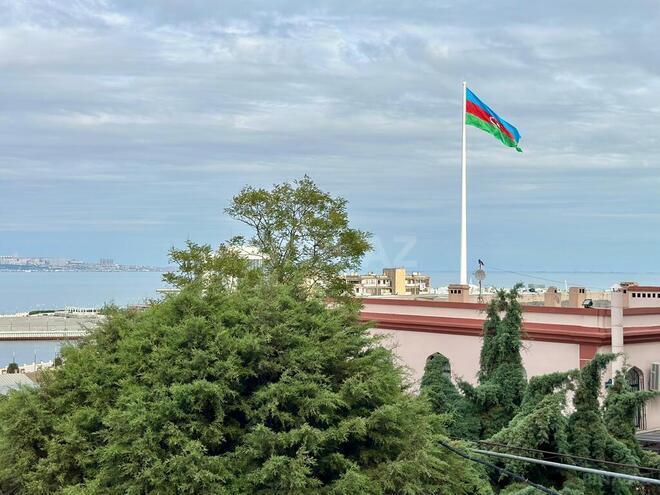 Satılır 8 otaqlı həyət evi/bağ evi 300 m², Bayıl q., photo 3 from 24