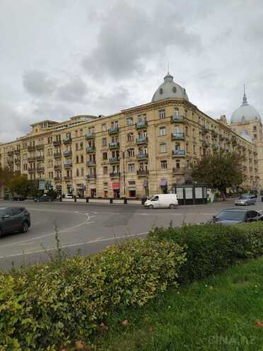 Продаётся 2-комн. вторичка 70 м², м. Низами, photo 1 from 21