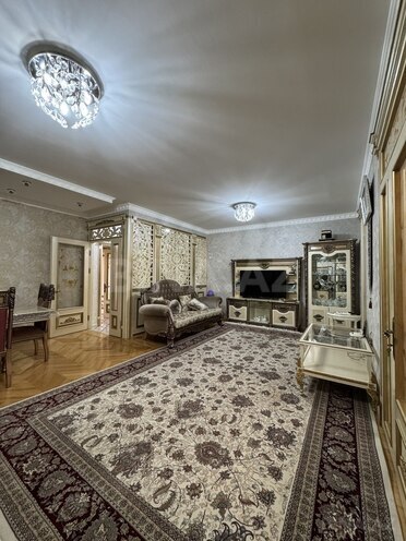 Продаётся 4-комн. вторичка 110 м², м. Элмляр Академиясы, photo 3 from 23