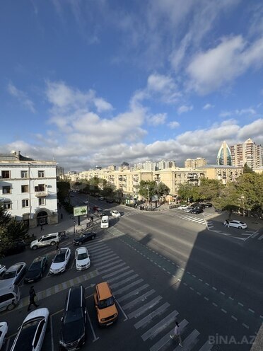 Продаётся 4-комн. вторичка 110 м², м. Элмляр Академиясы, photo 1 from 23