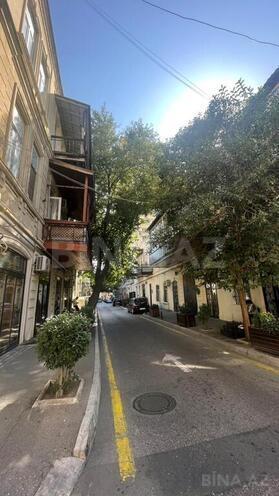 Продаётся 4-комн. вторичка 90 м², м. Низами, photo 3 from 27