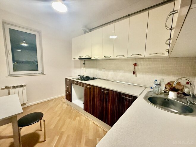Satılır 3 otaqlı köhnə tikili 70 m², Qara Qarayev m., photo 12 from 17