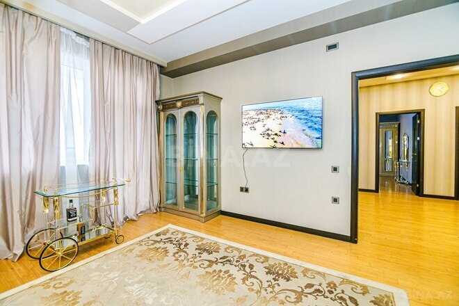 Сдаётся 3-комн. новостройка 180 м², м. 8 ноября, photo 27 from 32
