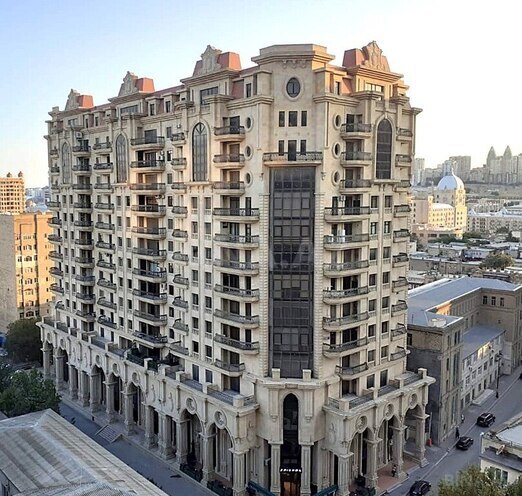 Продаётся 4-комн. новостройка 240 м², м. Низами, photo 1 from 14