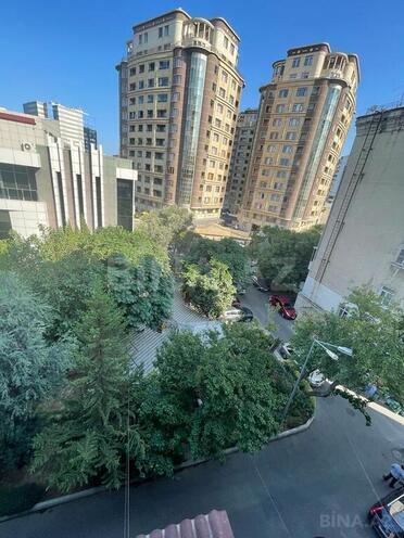 Продаётся 3-комн. вторичка 68 м², м. Низами, photo 6 from 26