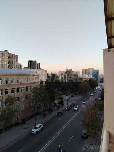 Продаётся 3-комн. вторичка 75 м², м. Низами, photo 1 from 26