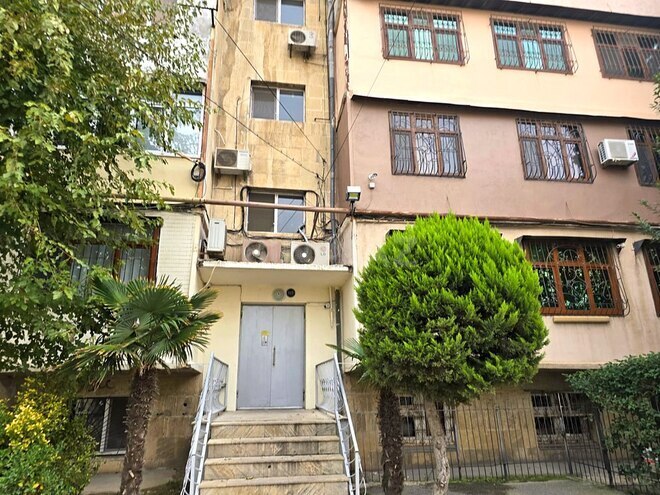 Satılır 5 otaqlı köhnə tikili 125 m², Qara Qarayev m., photo 22 from 32